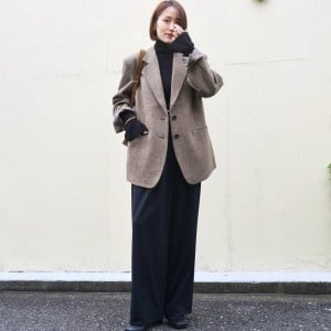 選び方によって一番差が出る！「黒パンツ×アウター」、この冬の正解コーデ