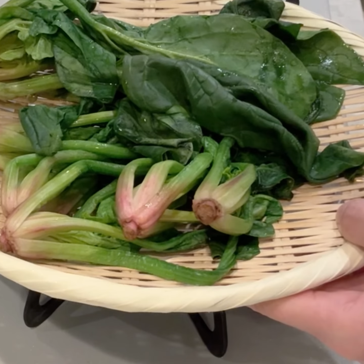  もう、たっぷりの湯で茹でない。実は栄養を逃していた「ほうれん草」の下処理 