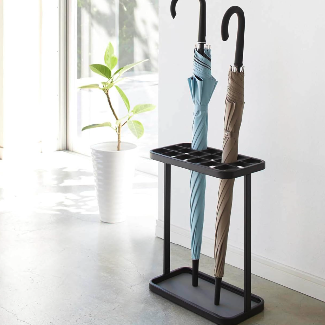  傘立ての“底のヌメリ”掃除が面倒くさい→「受け皿を外すだけ」の山崎実業の傘立てを試した結果…？ 