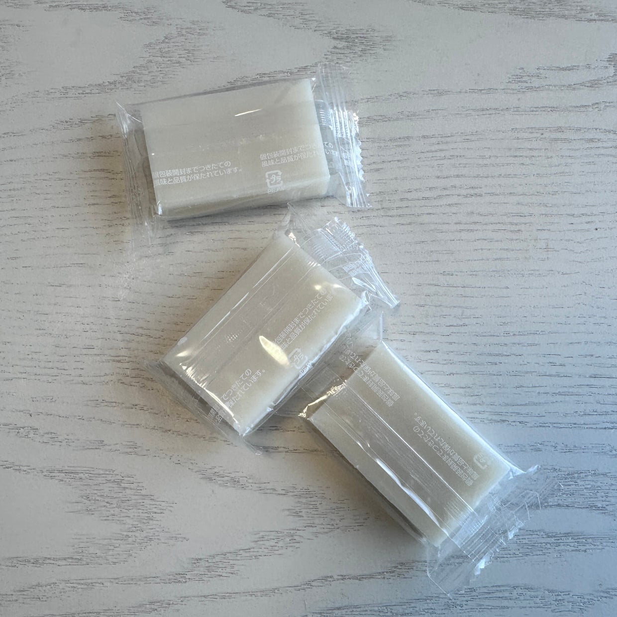  「お餅」が“トースターの網にくっつきにくくなる”意外な調味料「不思議」「掃除のストレス減る」 