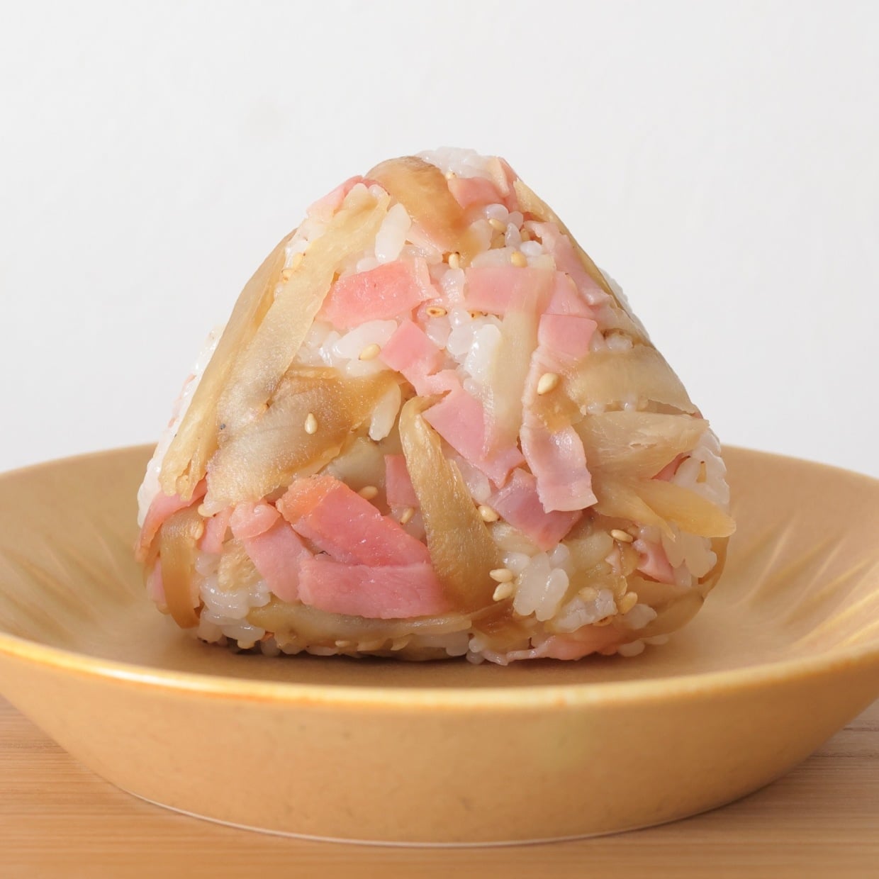  朝「おにぎり」に入れると満足感が上がる。“食物繊維が豊富な旬の具材”とは？ 