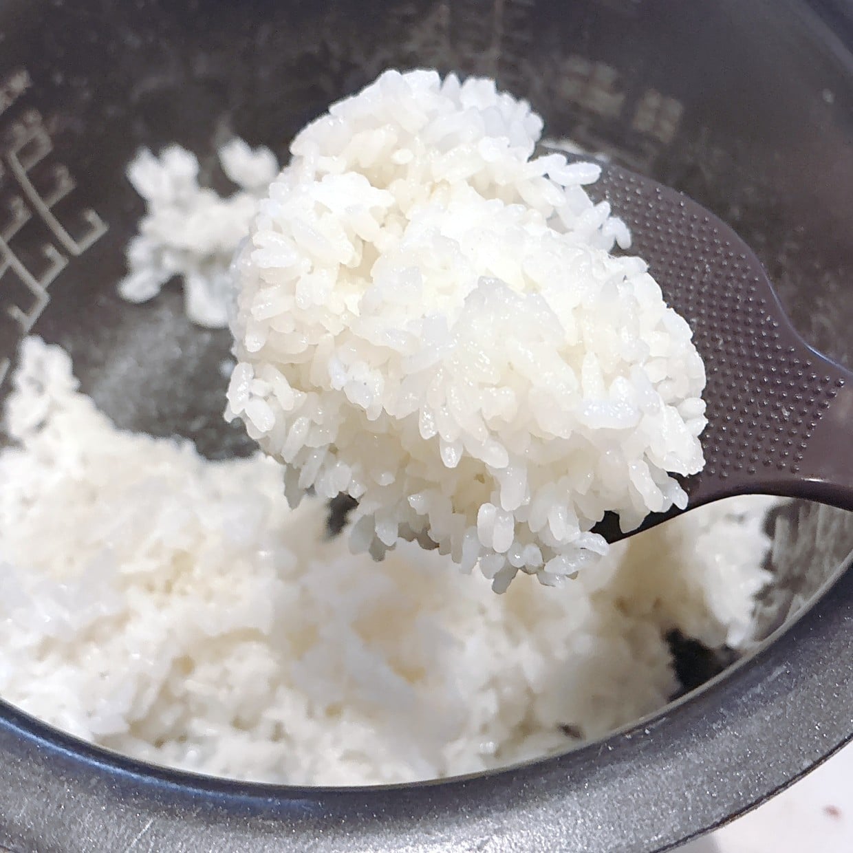  「小さじ1」加えるだけ。お米の旨味が増す“意外な調味料”「満足感アップ」「手軽でおいしい」 