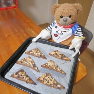 パリパリ食感がたまらない！絶品「三角チョコアーモンドパイ」をおいしく仕上げるポイントとは？