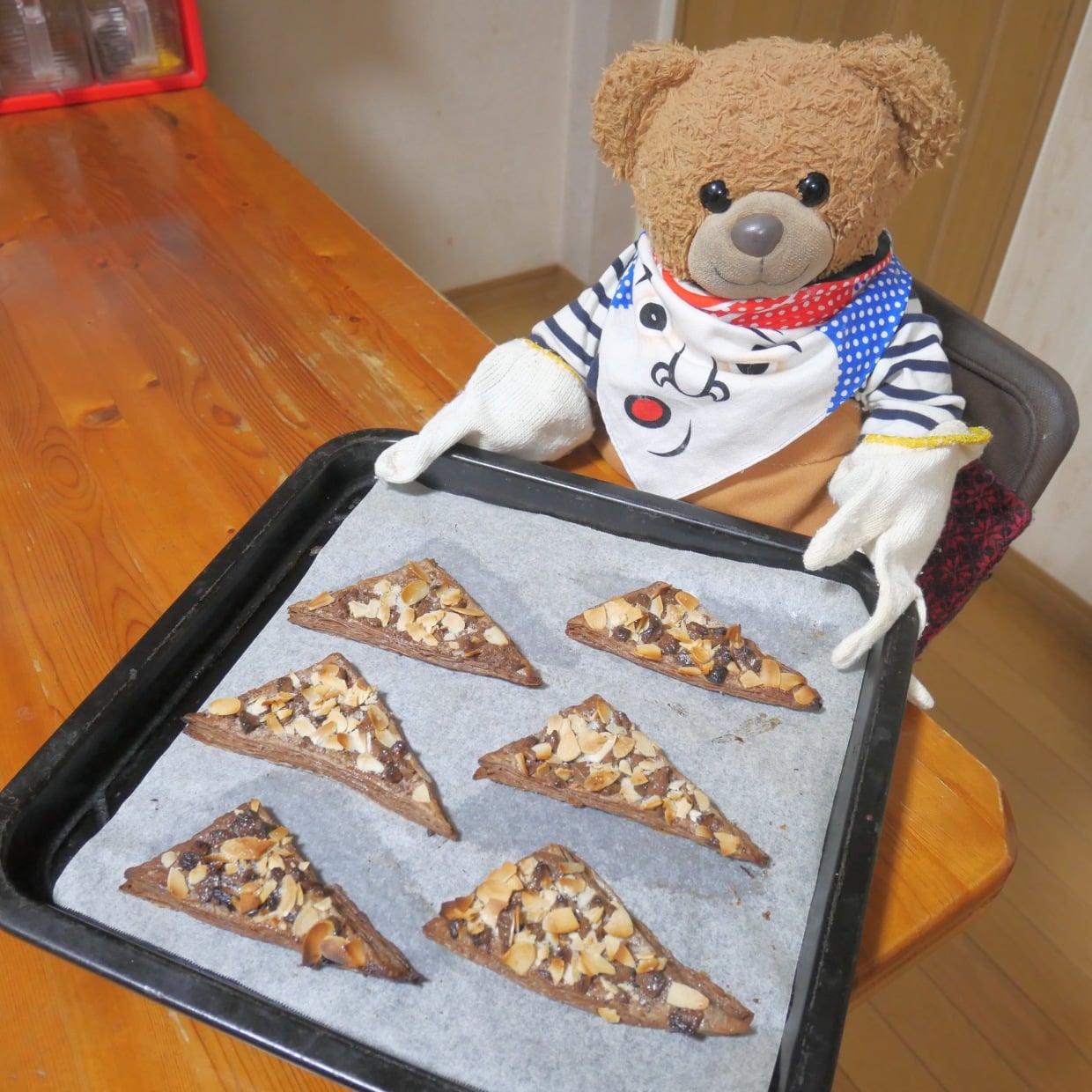 パリパリ食感がたまらない！絶品「三角チョコアーモンドパイ」をおいしく仕上げるポイントとは？