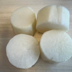 包丁もピーラーも使わない！「大根の皮」をスルッとむく驚きの裏ワザ「感動」「知らなかった」