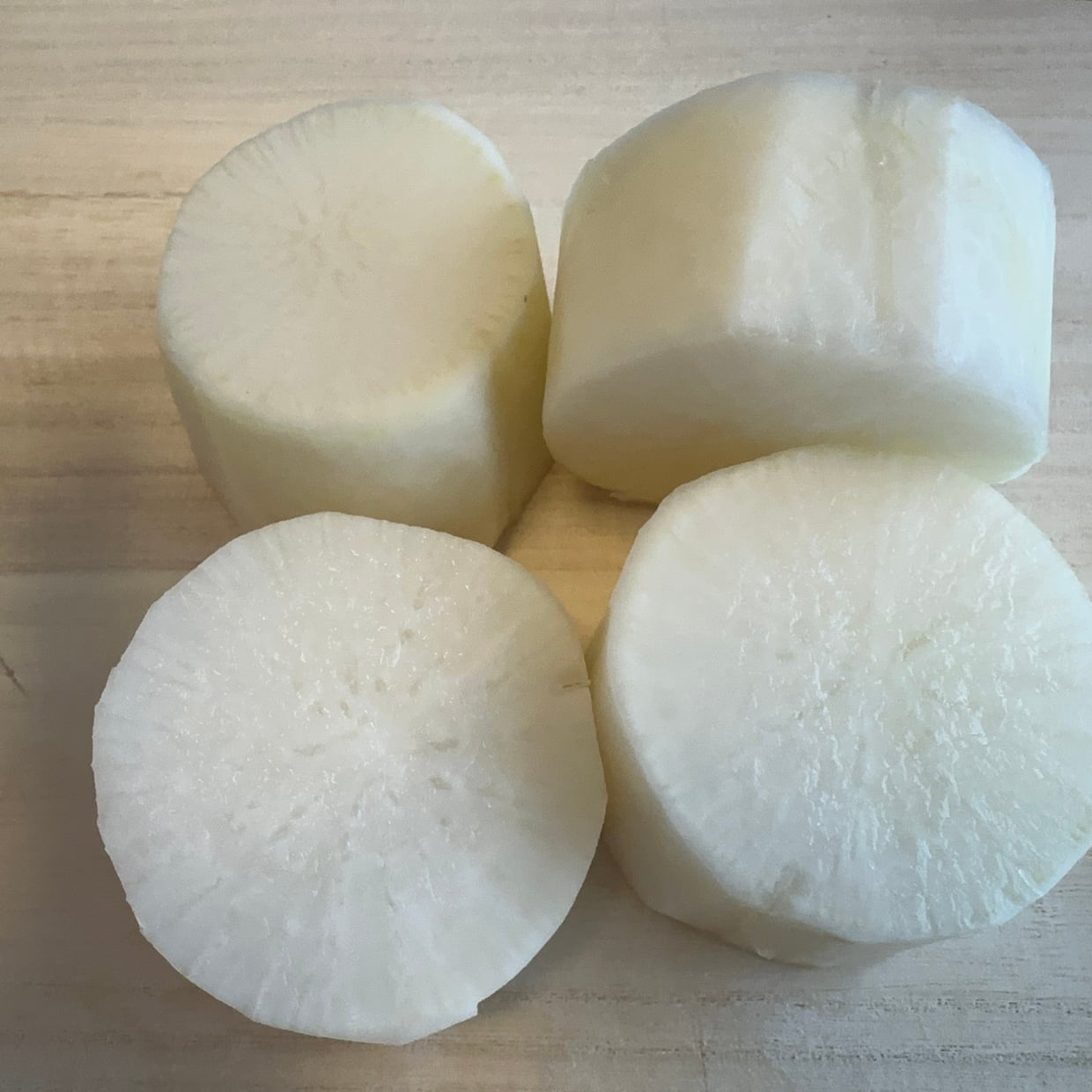  包丁もピーラーも使わない！「大根の皮」をスルッとむく驚きの裏ワザ「感動」「知らなかった」 