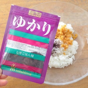 朝「おにぎり」に入れると冷え対策に役立つ！血行促進が期待できる具材とは？