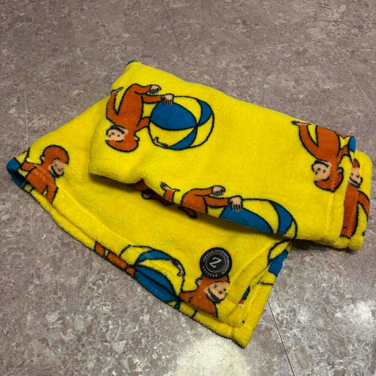  眠っている「毛布」の“カラダに掛ける以外”の意外な活用術「リビングで使えそう」「落ち着く」 