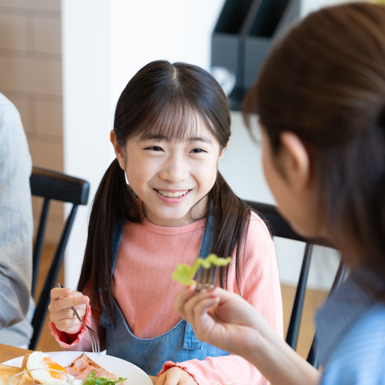 思春期前後でも会話が続く！子どもが親と話したくなる“家庭の共通点”