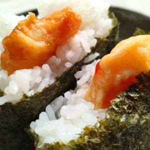 握らない“おにぎり”って？お店の「おにぎり」のように“ふんわり仕上がる”テクニック「簡単！」