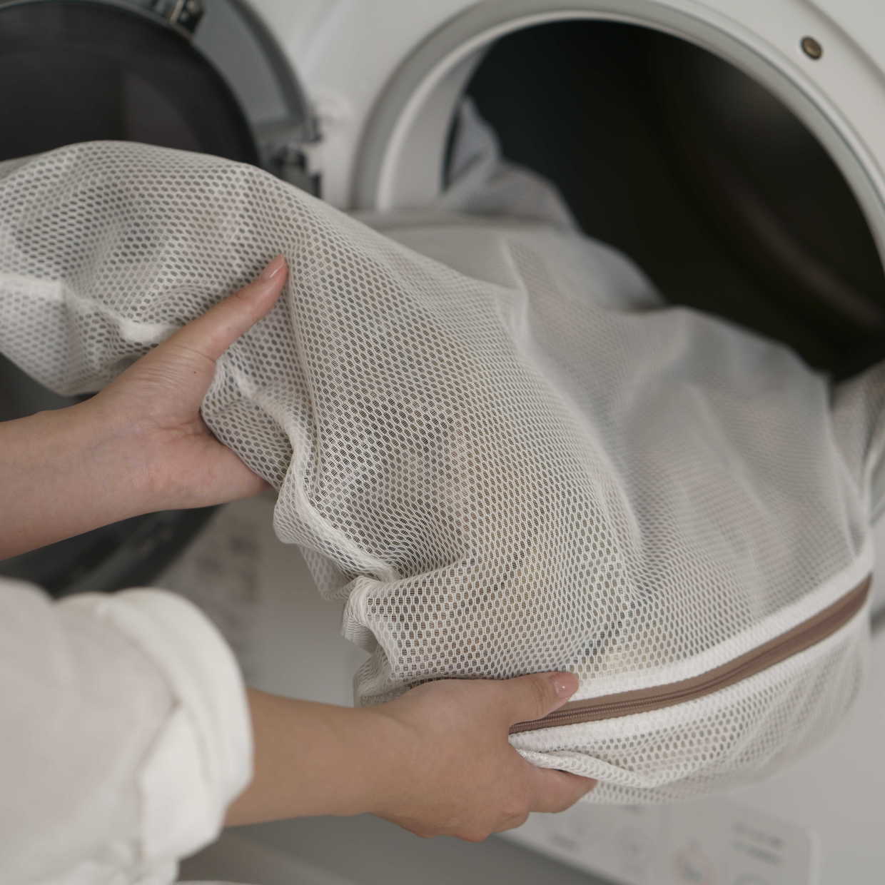  手洗い以外の選択肢あったんだ。「おしゃれ着」を洗濯機で洗う“4つの鉄則”【洗濯研究家が解説】 