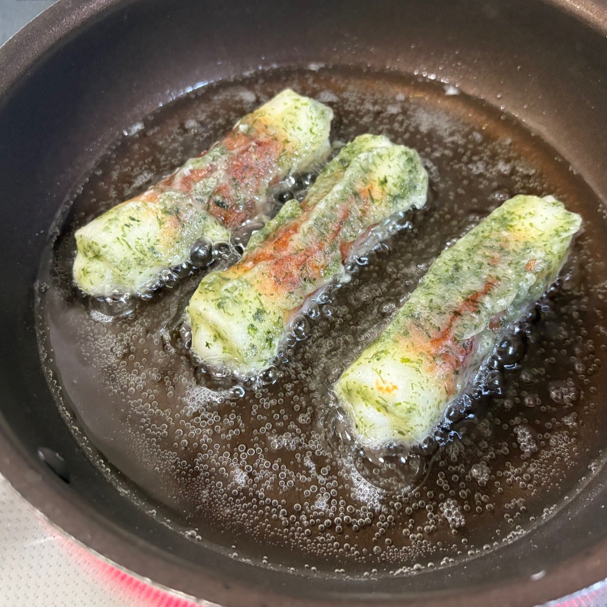  揚げてもチーズが漏れない！“ちくわチーズ磯部揚げ”の賢い料理ワザ「確かに」「発想に拍手！」 