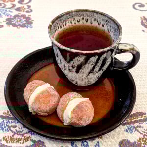 カルディのシナモンボールドーナツで作る「ひとくちの幸せ」忙しい日こそ、あえて自分のために。