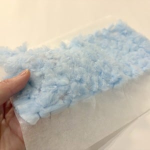 拭いたのにホコリが残る…を解決！【ダイソー】のふわふわ掃除アイテムで“隙間のゴミ”までピカピカ