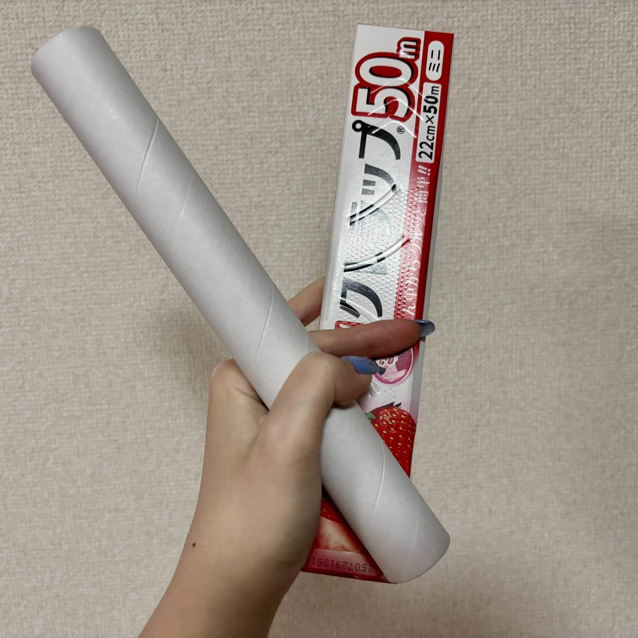  捨てるはずの“ラップの芯”と“紐”を組み合わせると…？「クローゼットで使える」「ナイスアイデア！」 