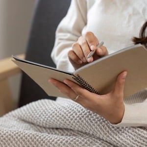 自分を責めがちな人へ。心を軽くする方法「ジャーナリング」で起こる“3つの変化”