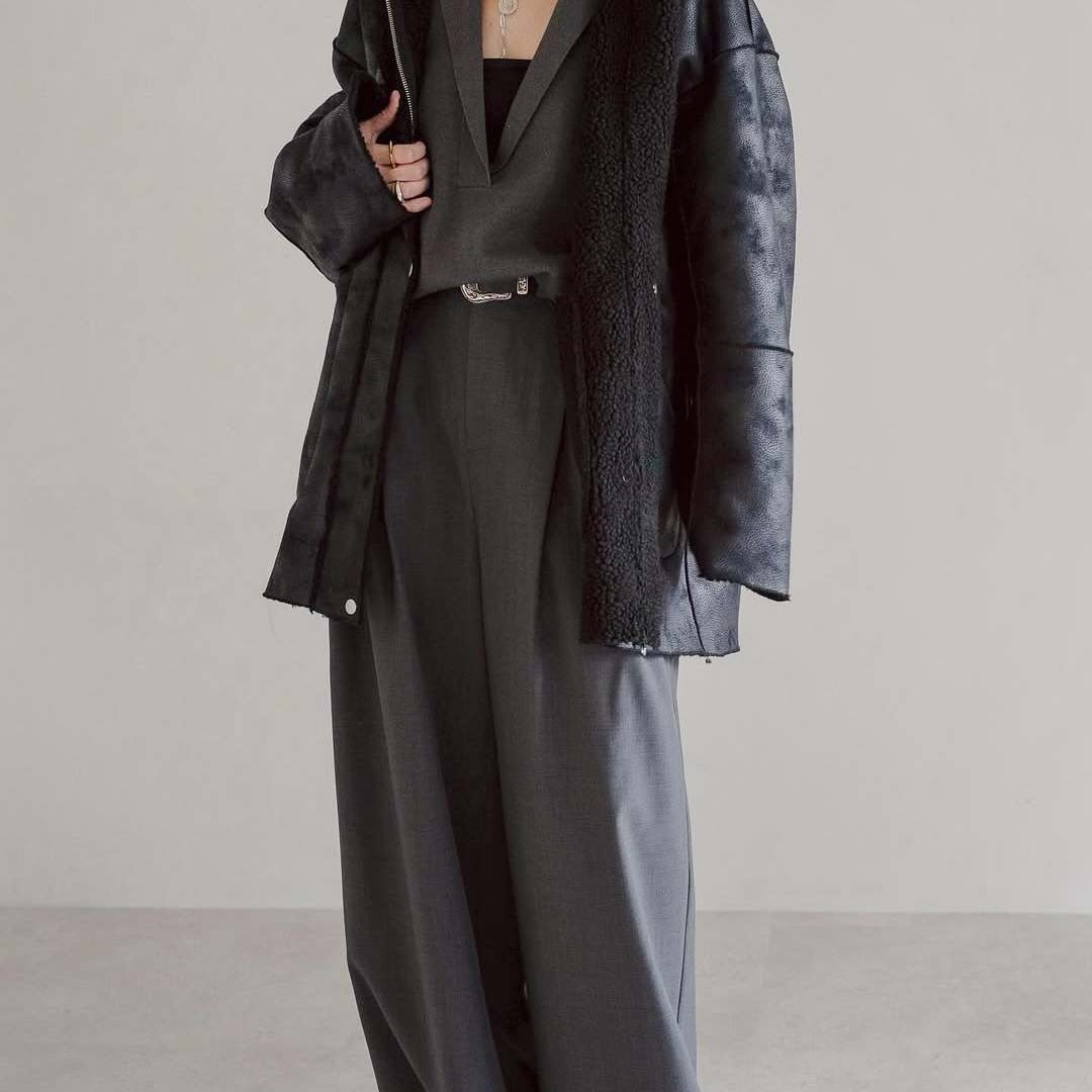  垢抜け感がぐっと出る！おしゃれさんがやってるダークカラーコーデ3選 