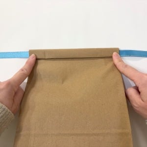 素朴な「紙袋」がギフト仕様に大変身！バレンタインにも使える簡単アレンジ術「喜ばれる」「可愛い！」