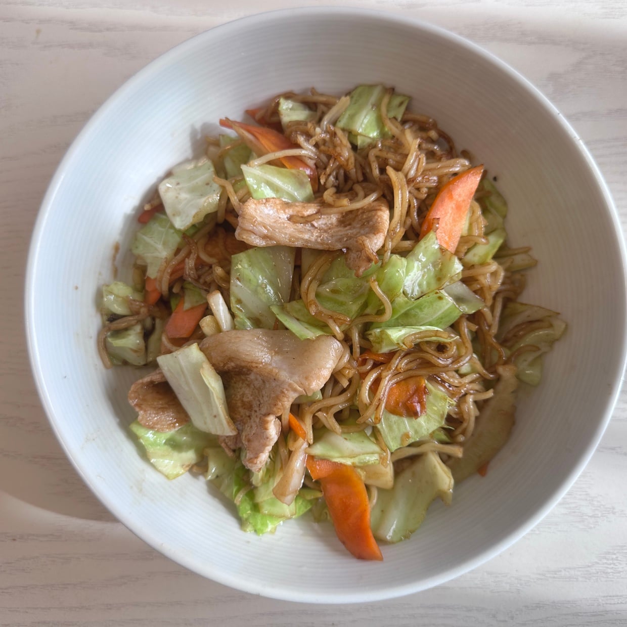  もう麺がくっつかない！「焼きそば麺」のほぐし簡単テクニック「炒める前の少しの準備だけ」 