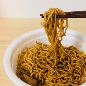 2分待つだけで…？いつもとはひと味違う「モチモチカップ焼きそば」になる裏ワザ