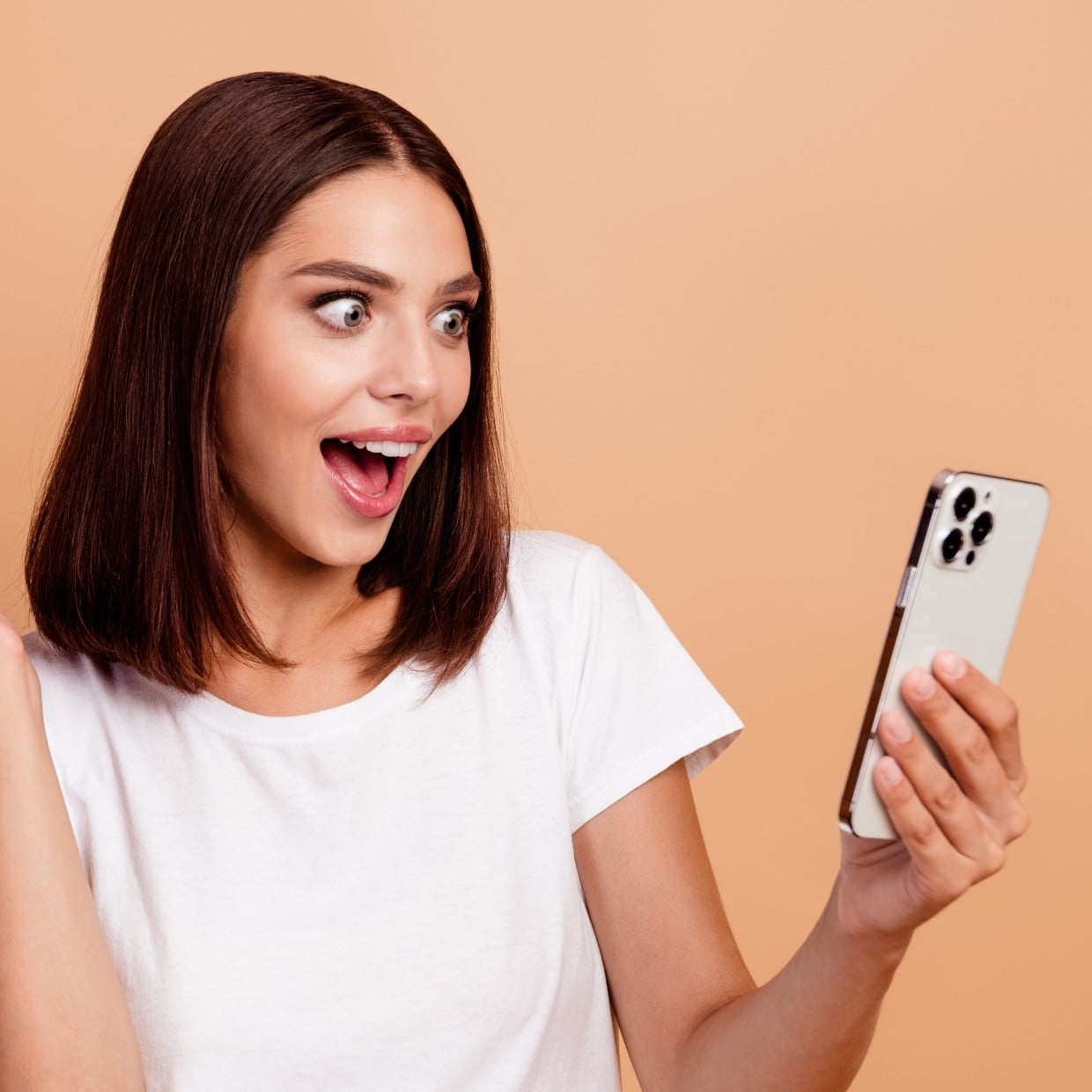  【iPhone】指が届かないを解決。知っておきたい“簡易アクセス”機能「スワイプするだけ？」「快適」 