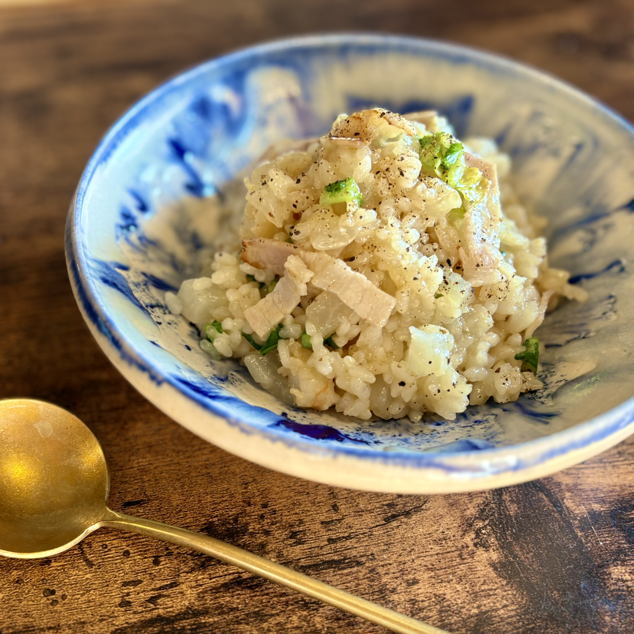 「チーズリゾット」に入れると胃腸がよろこぶ“冬野菜”とは？「フライパンで簡単！」