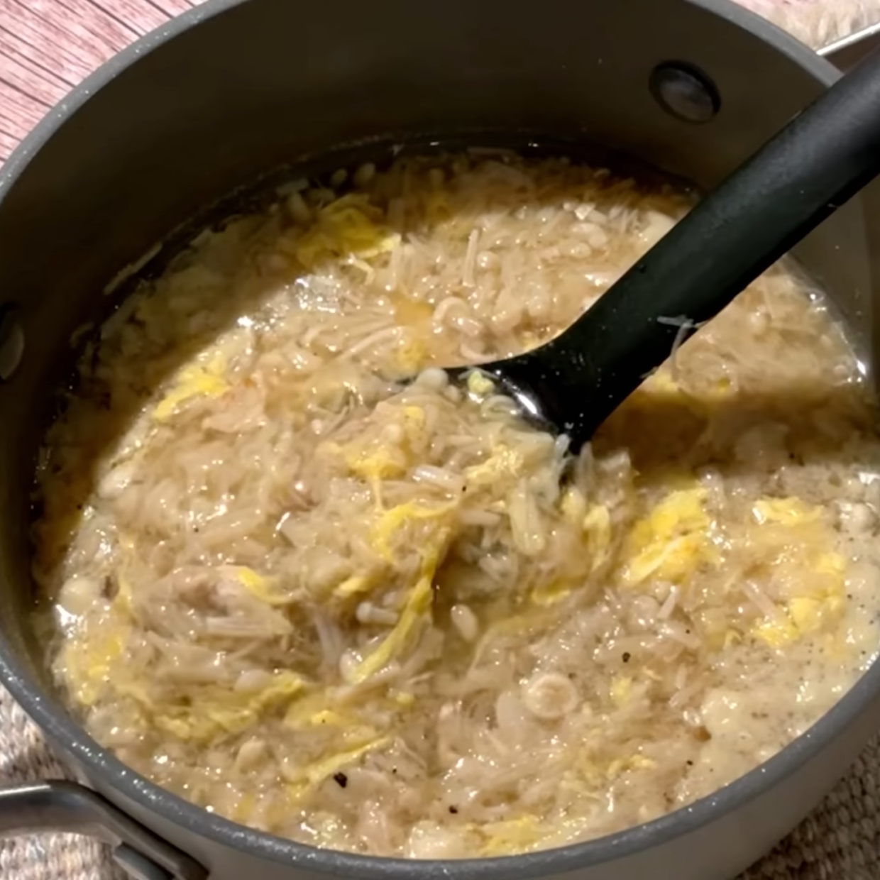  「えのき」にひと工夫加えるだけ。素材の旨味が引き立つ意外な調理法「やったことなかった」「包丁要らず」 