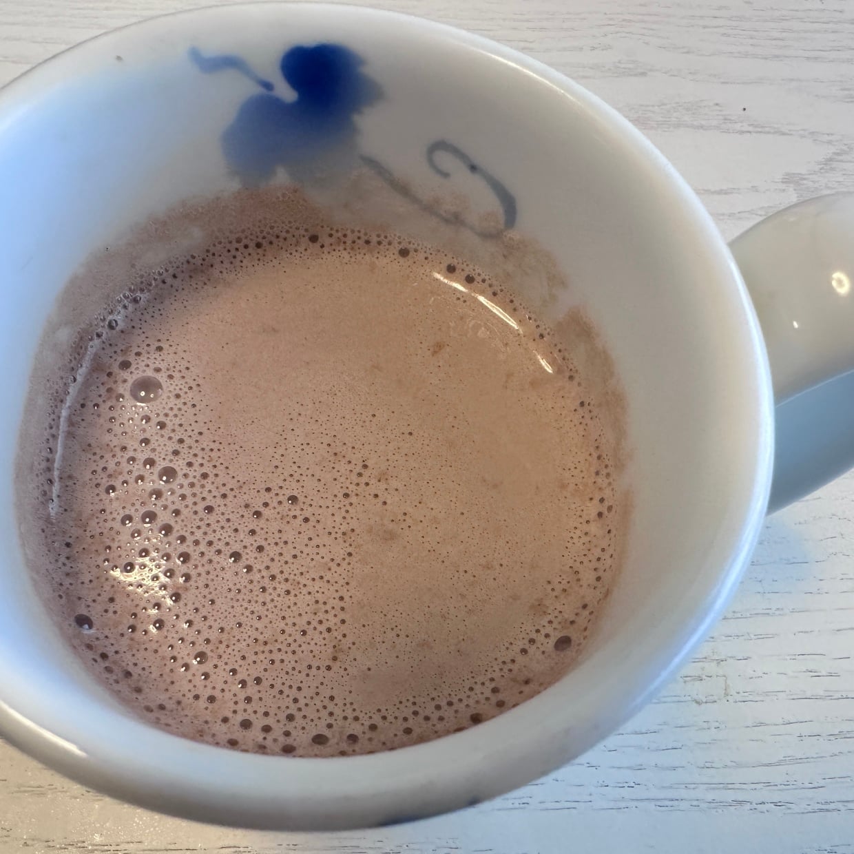 ほんのひと手間で“ダマ”にならない！「ココア」をなめらかに仕上げるコツ「まるで喫茶店のクオリティ」