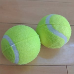 “テニスボール”を家で使う？スポーツ以外の使い道2つ「意外と役立つ」「リビングに置いておく」