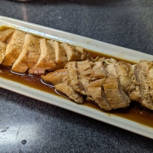 もうパサつかない！鶏むね肉で作る“やわらかチャーシュー“の作り方「フライパンで簡単！」