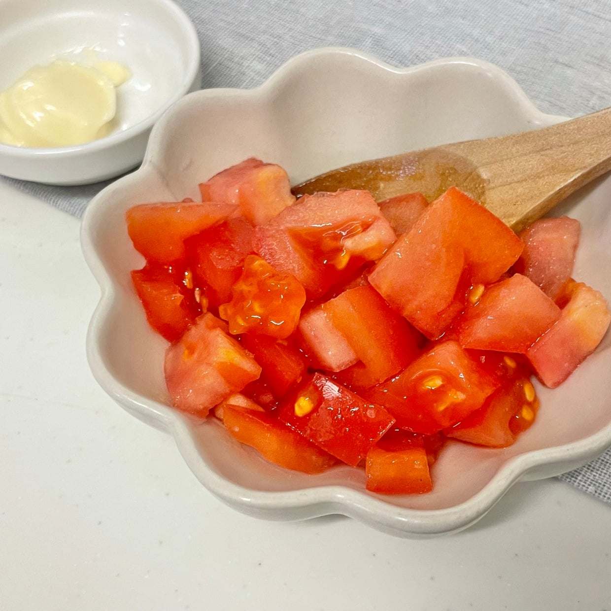  「ひとつまみ入れるだけ」で激変。トマトの甘みを最大限に引き出す調味料とは？ 