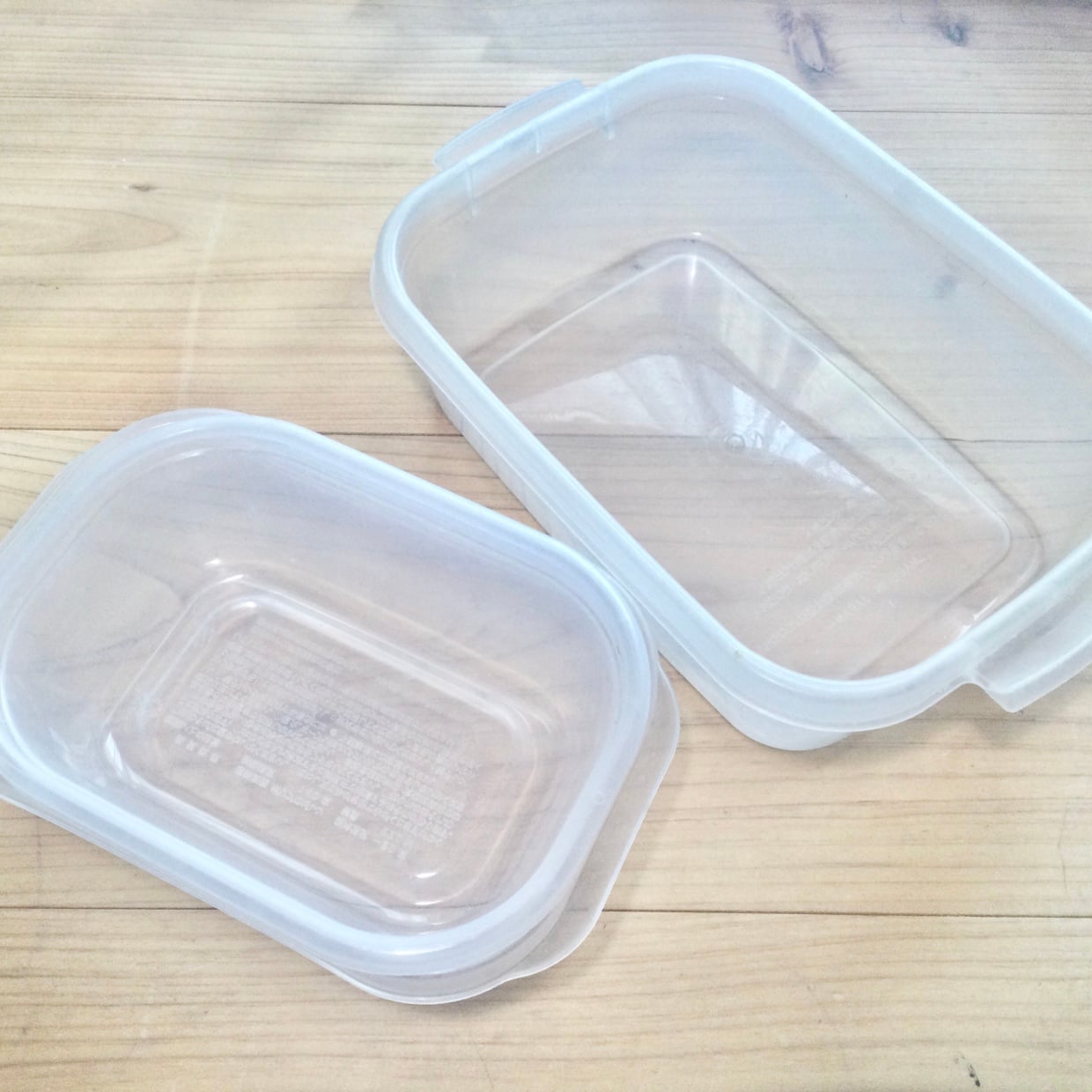  「使い古したタッパー」を“整理整頓”に役立てる使い道「キッチン以外でも」「ごちゃつき解消」 