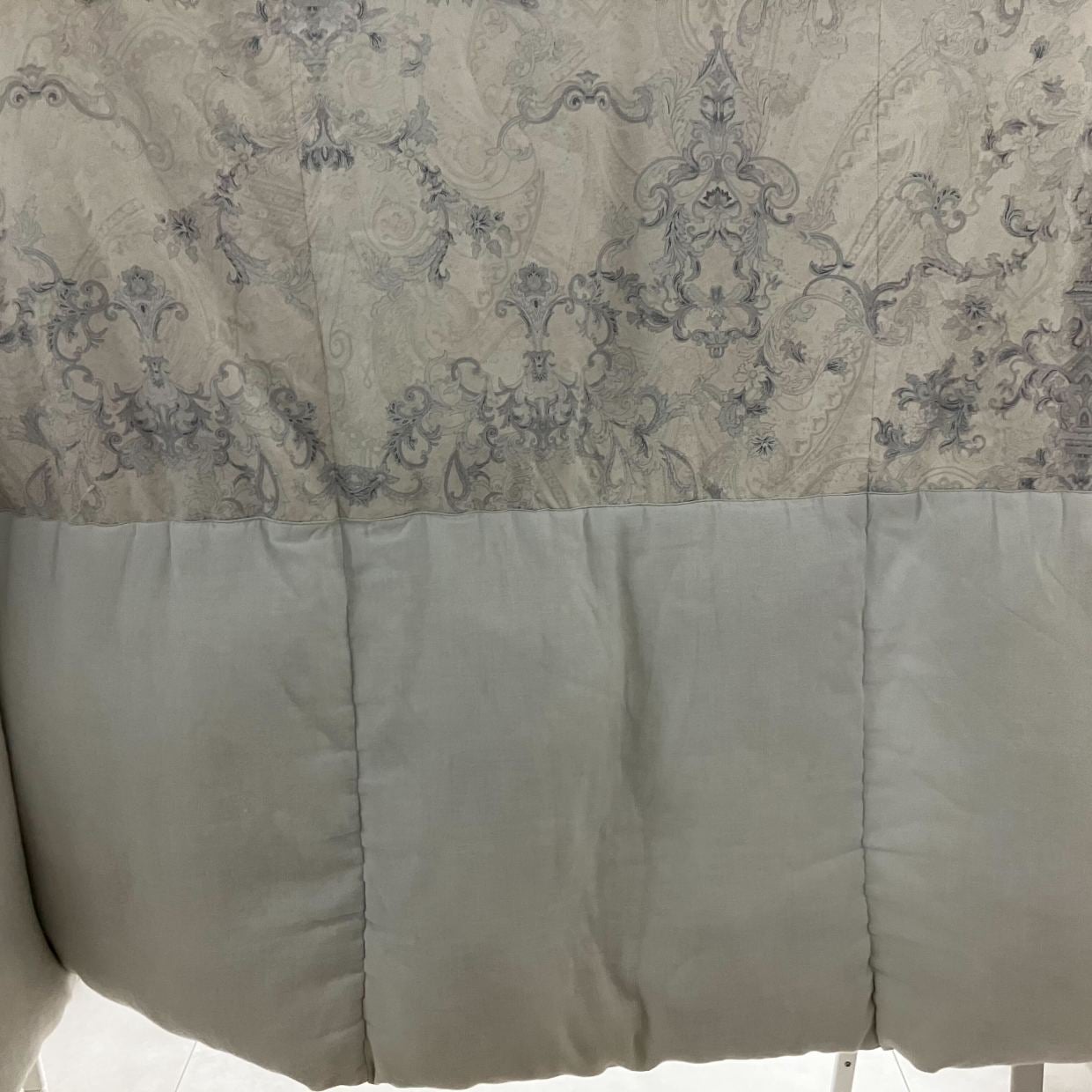  かえって不衛生になることも…。「羽毛布団」を洗ったのに臭う原因【洗濯のプロが解説】 