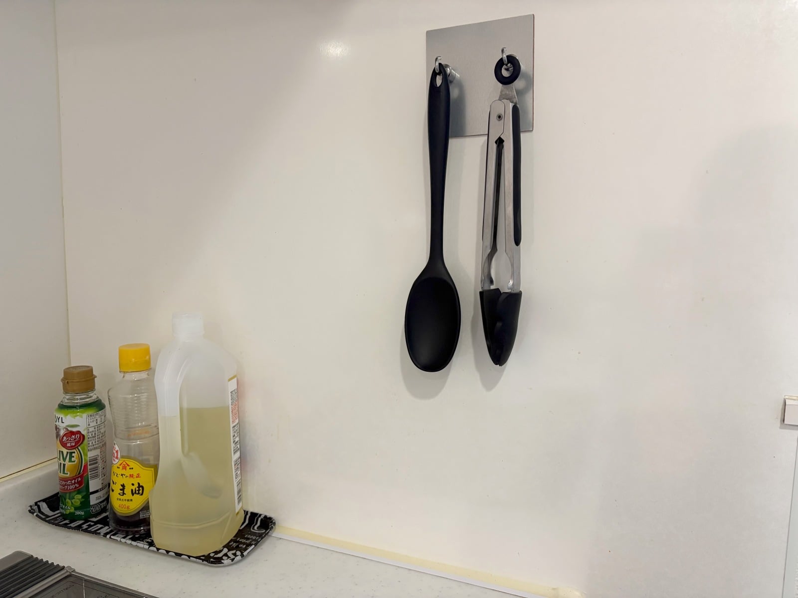 コンロまわりの壁に貼る