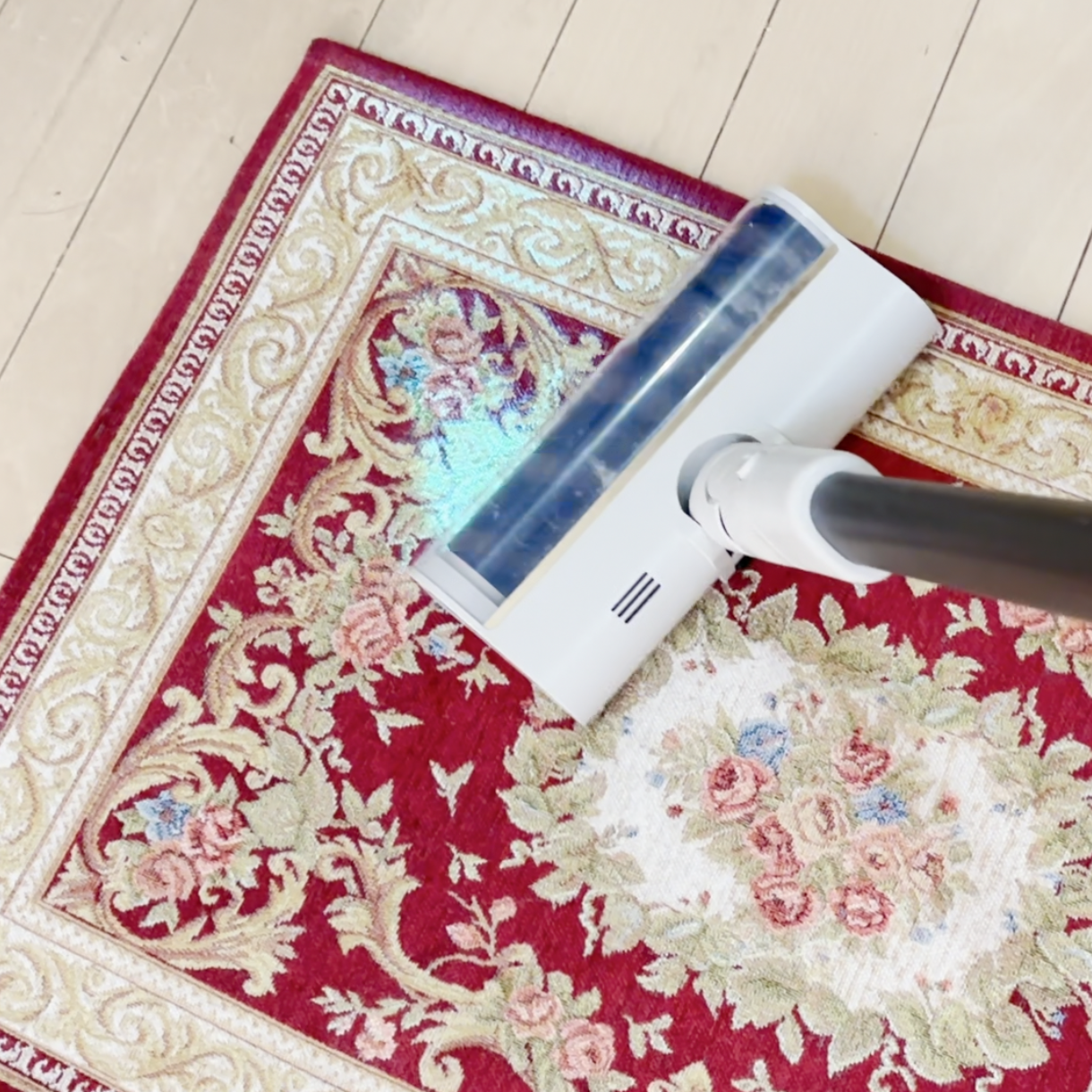  掃除機だけでは取れない！「玄関マット」の“繊維奥の汚れ”までごっそり落とす掃除テク「ひと手間追加」 