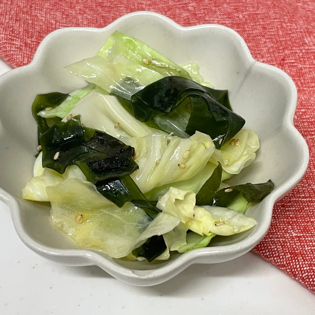  「キャベツ」と合わせると相性抜群！ミネラルや水溶性食物繊維を含む食材とは？「レンチンして混ぜるだけ」 