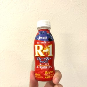“親子時間”をちょっと楽しく。飲み終えた「R-1空き容器」の“遊び活用アイデア”「ポンポン楽しい！」