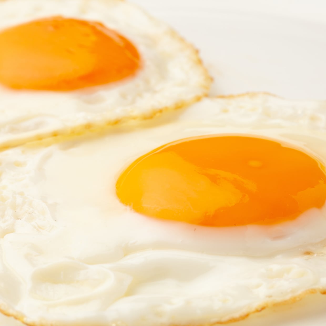  「小さじ1かけるだけ」いつもの“目玉焼き”がもっとおいしくなる調味料「醤油でも塩でもない」 