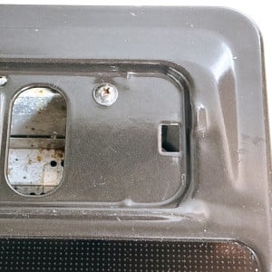 へばりついた油汚れが浮いて隅々までピカピカ！「コンロ排気口」の【簡単掃除術】