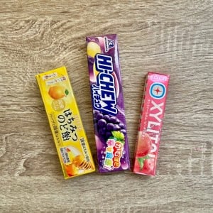 知らないと後悔する。バッグの中で「粒状ガム」が散乱する問題を道具不要で解決！専用ケースいらずの裏ワザ