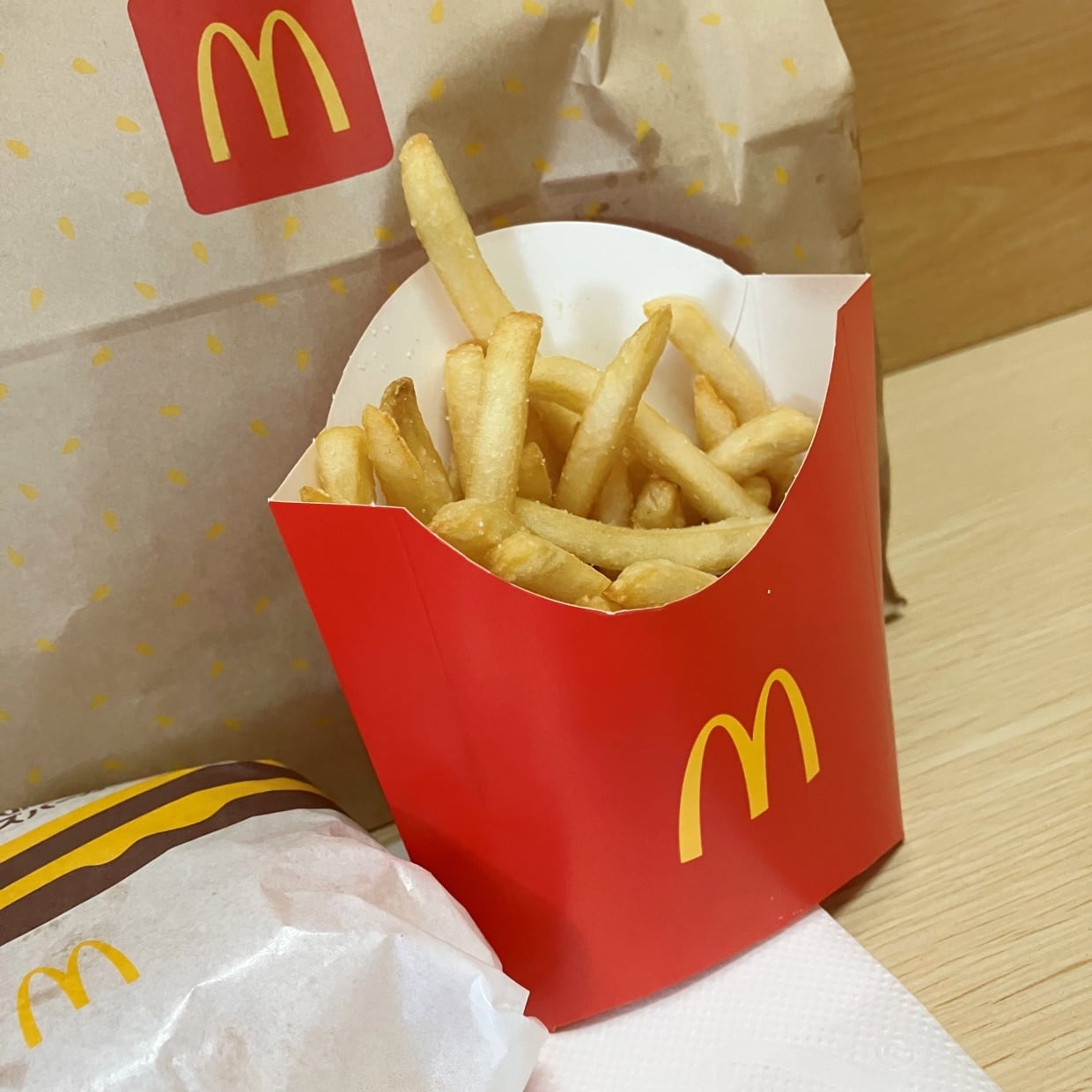  “マックのポテト”がちょっと残ったらどうしてる…？「持ち帰りに便利」「地味に便利」 