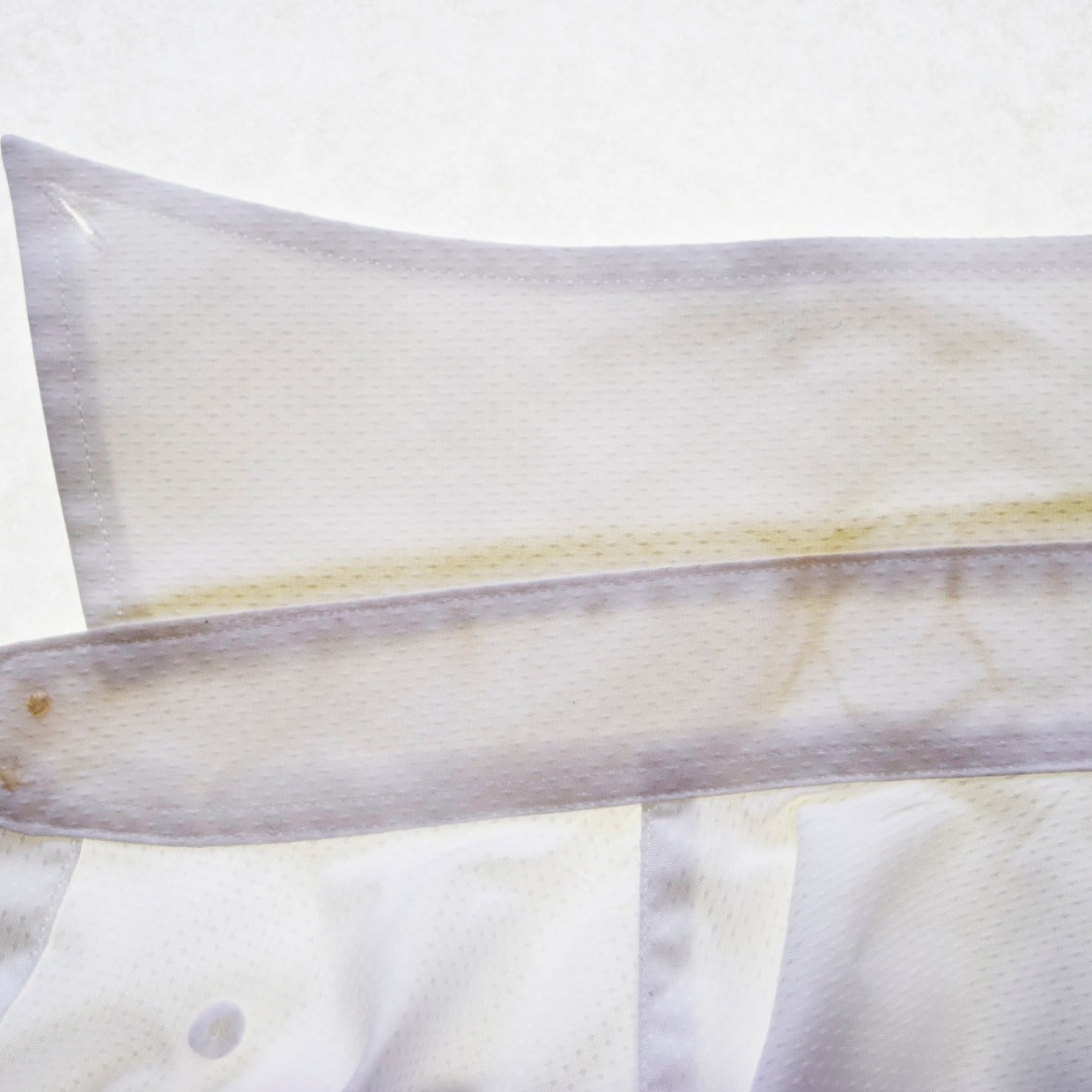  シャツの襟が黄ばむ“NG習慣”2つ「汚れをためない」「時間との勝負！」 