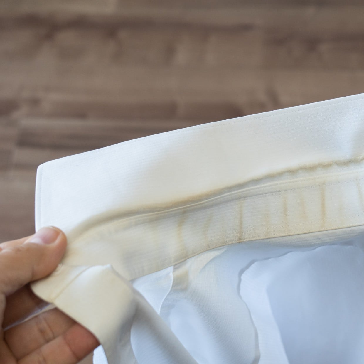  真っ白をキープしたい。シャツの襟の黄ばみを防ぐ“3つの習慣”「諦めない」「収納にも注意」 