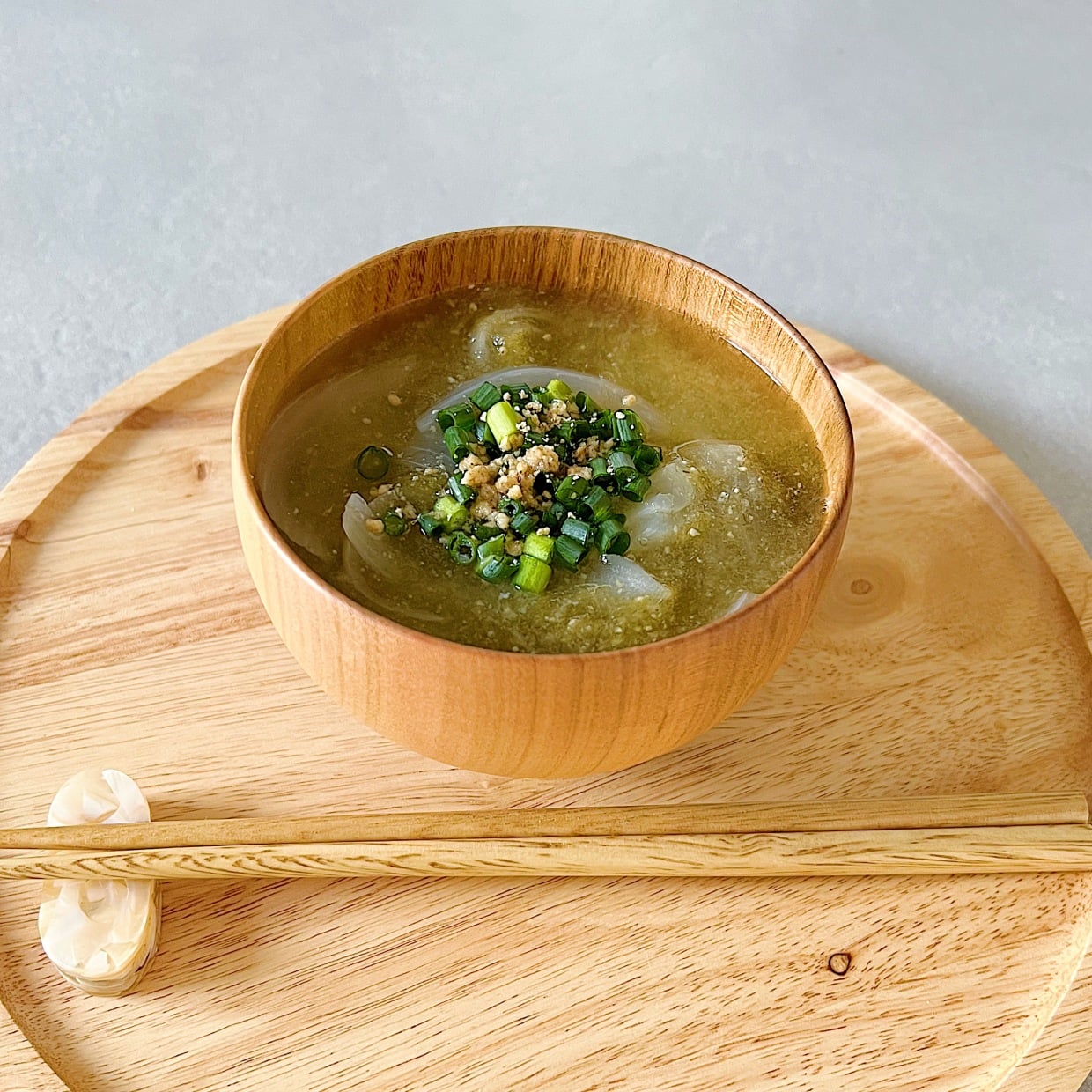  朝「みそ汁」にいれると腸がよろこぶ。“食物繊維がたっぷりな2つの食材”とは？ 