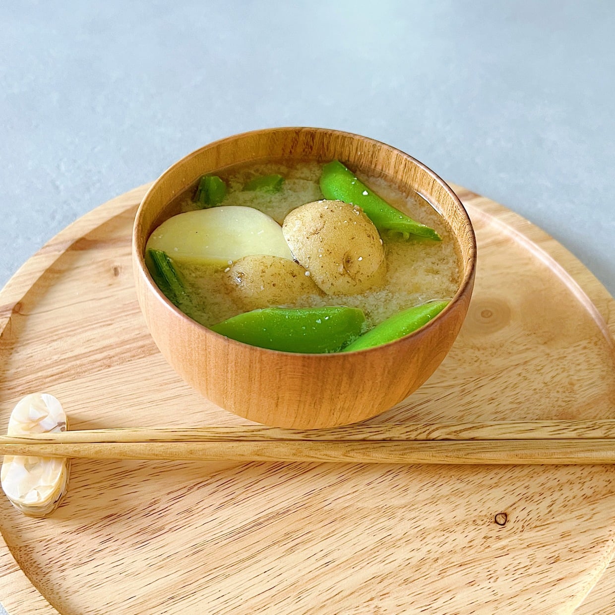  朝「みそ汁」にいれると肌がよろこぶ。“ビタミンCがたっぷりな2つの食材”とは？ 