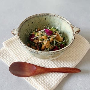 朝「納豆」にいれると腸がよろこぶ。“シミ予防に取り入れたい食材”とは？