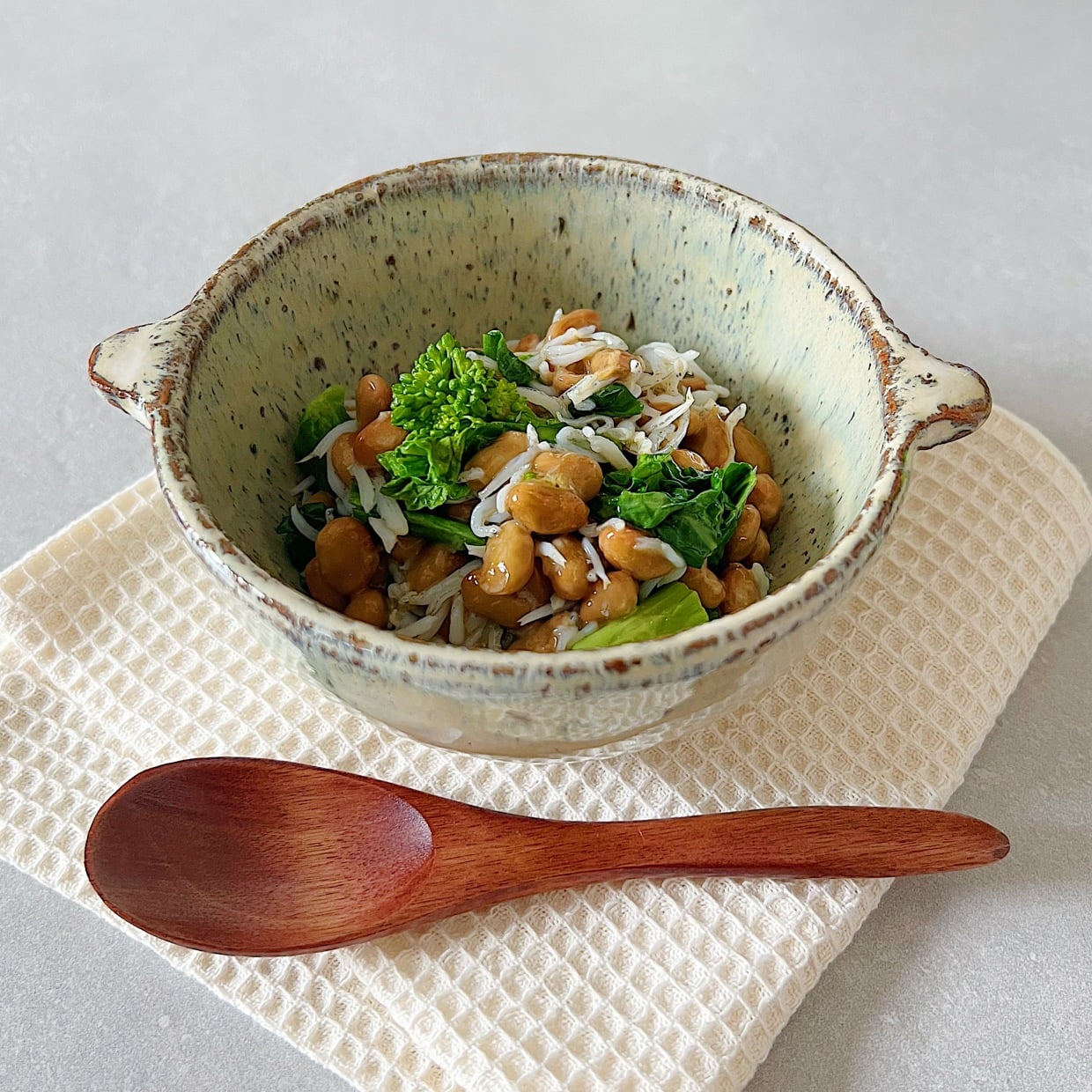  朝「納豆」にいれると肌がよろこぶ。“乾燥肌ケアにつながる旬の食材”とは？ 