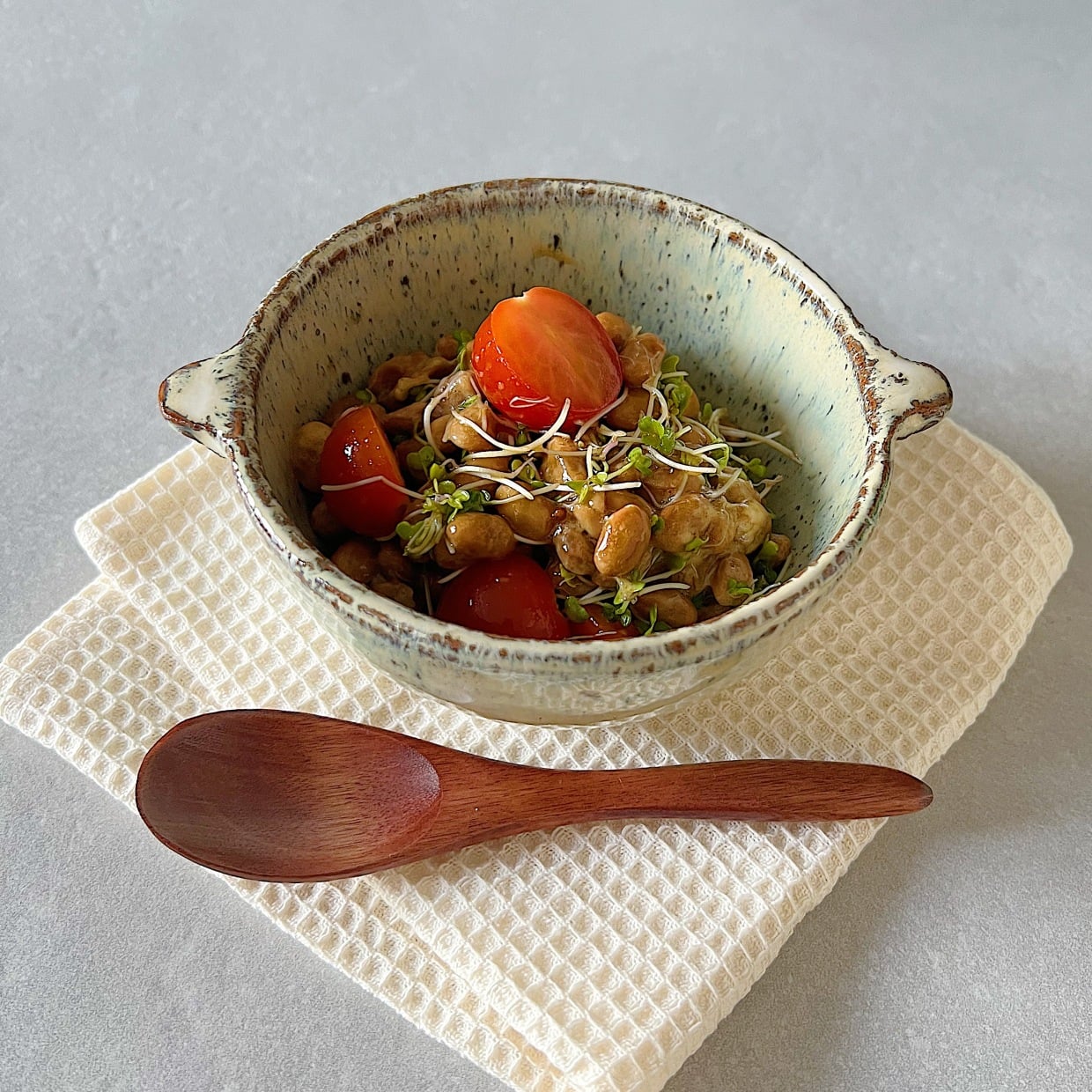  朝「納豆」に入れるだけ！“春の紫外線対策にいい2つの食材”とは？ 