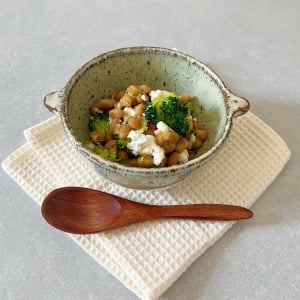 「納豆」に混ぜるだけ！“腸がよろこぶ2つの食材”とは？「生理前にもおすすめ」