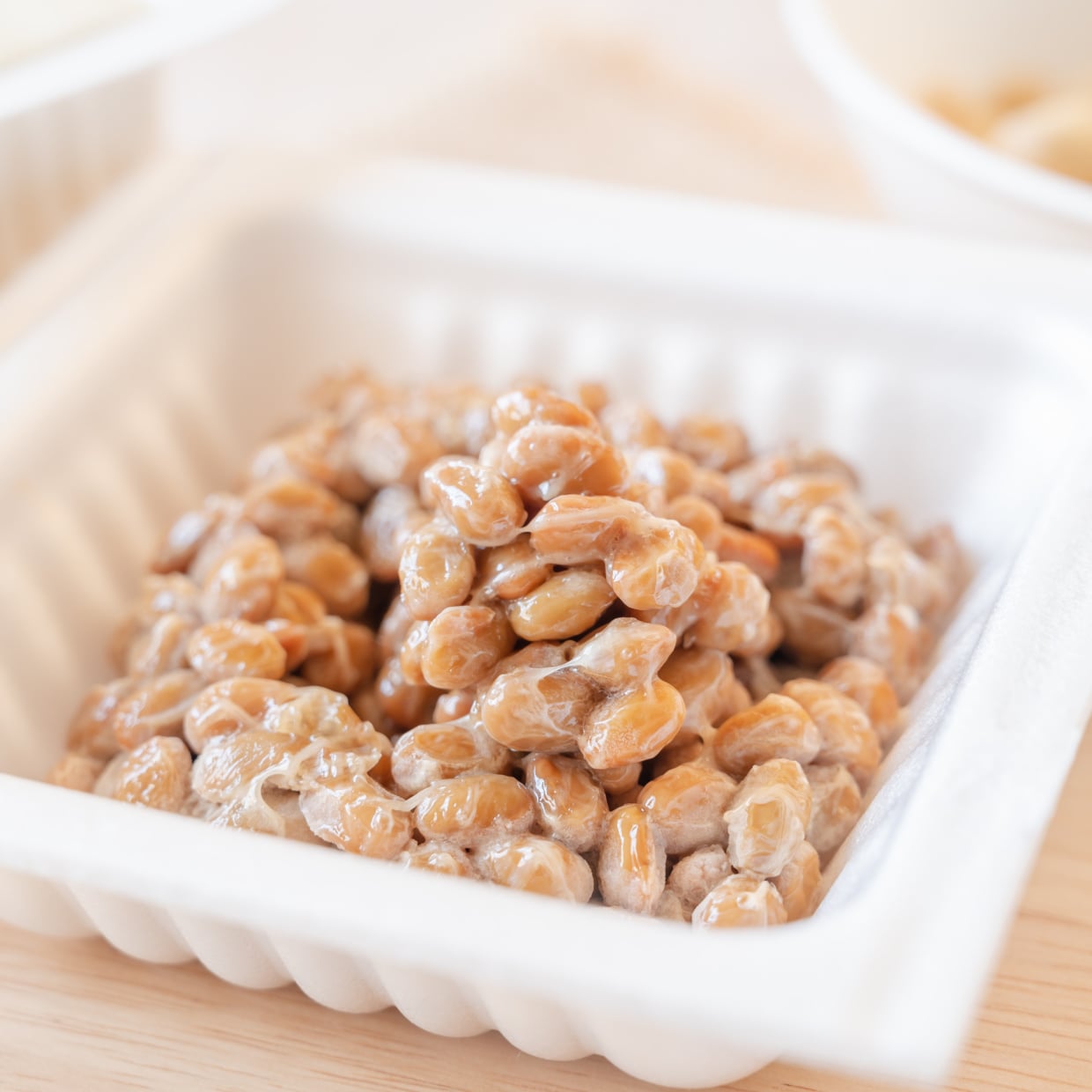  知らなかった。「納豆」の“白いつぶつぶ”の正体「食べても大丈夫なの？」「カビだと思ってた」 